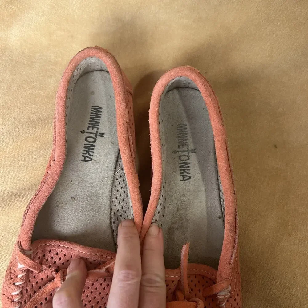Minnetonka Moccasins Lisa SZ 8 Suede Perforated Pink Melon White Rubber Sole